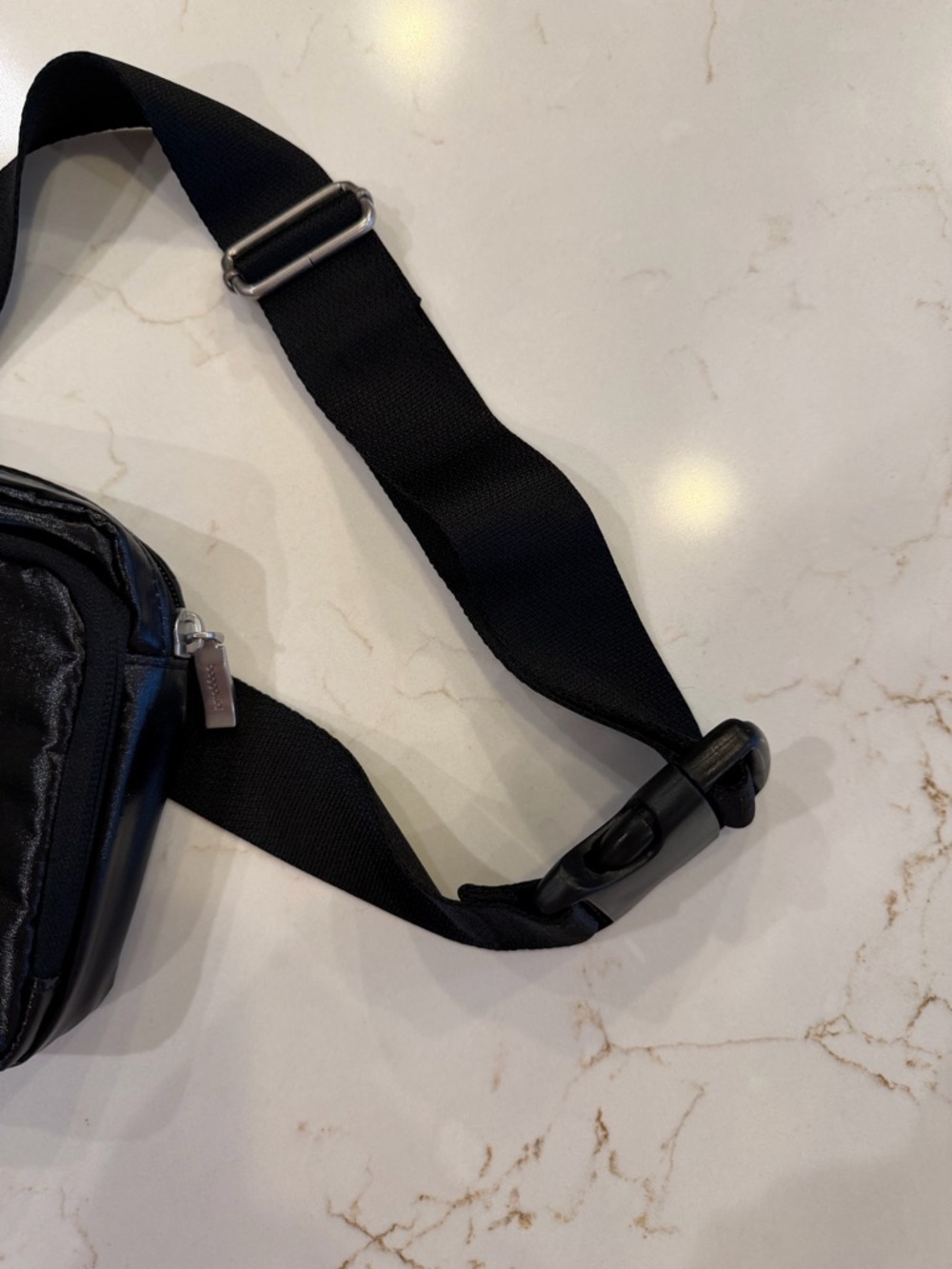 NWOT Baggallini Nylon Belt Bag with Adjustable Strap Metallic Black - Picture 5 of 9